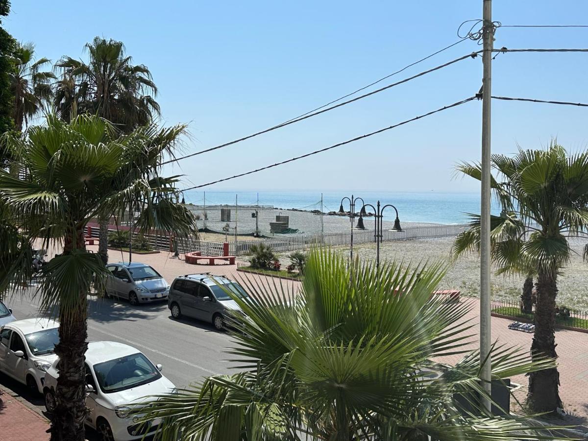 Appartamento Aria Del Mare Ventimiglia Exterior foto