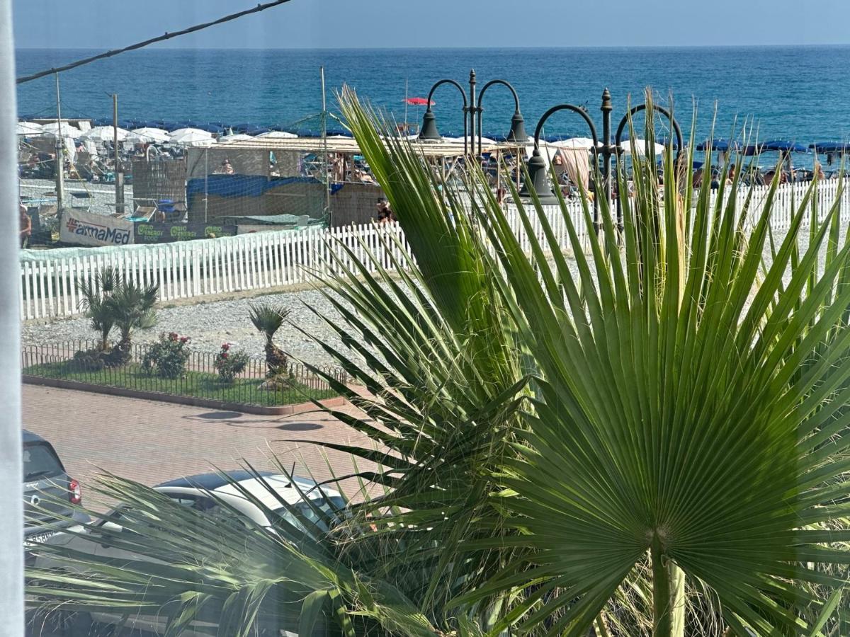 Appartamento Aria Del Mare Ventimiglia Exterior foto